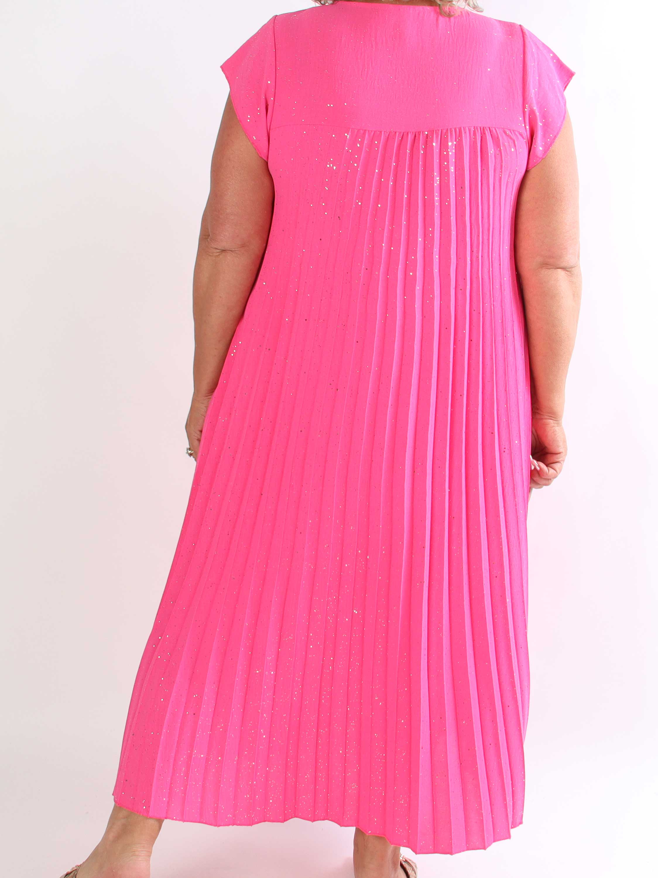 Nancy Glitter - Lang plus size kjole med plisseringer og lommer